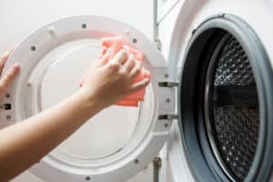hậu quả việc không vệ sinh máy giặt thường xuyên 