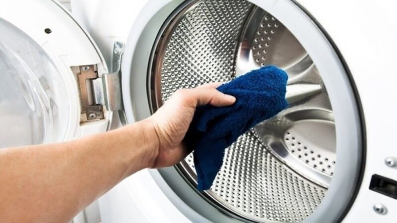 vệ sinh máy sai cách là sai lầm thường gặp khi sửu dụng máy giặt 